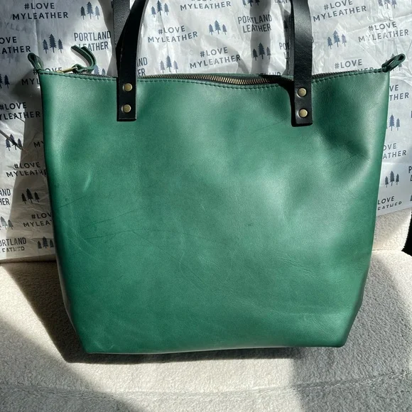 Portland Leather Medium Zipper Tote Bag OG ARUBA - Picture 5 of 13